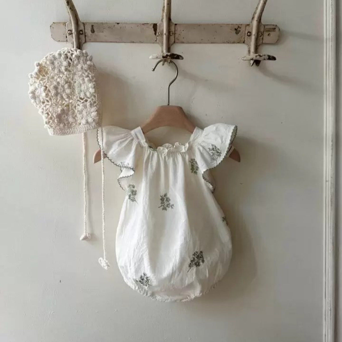 Summer Hot Selling Baby Kids Girls Fly Sleeves Flowers Pattern Embroidered Princess Onesies