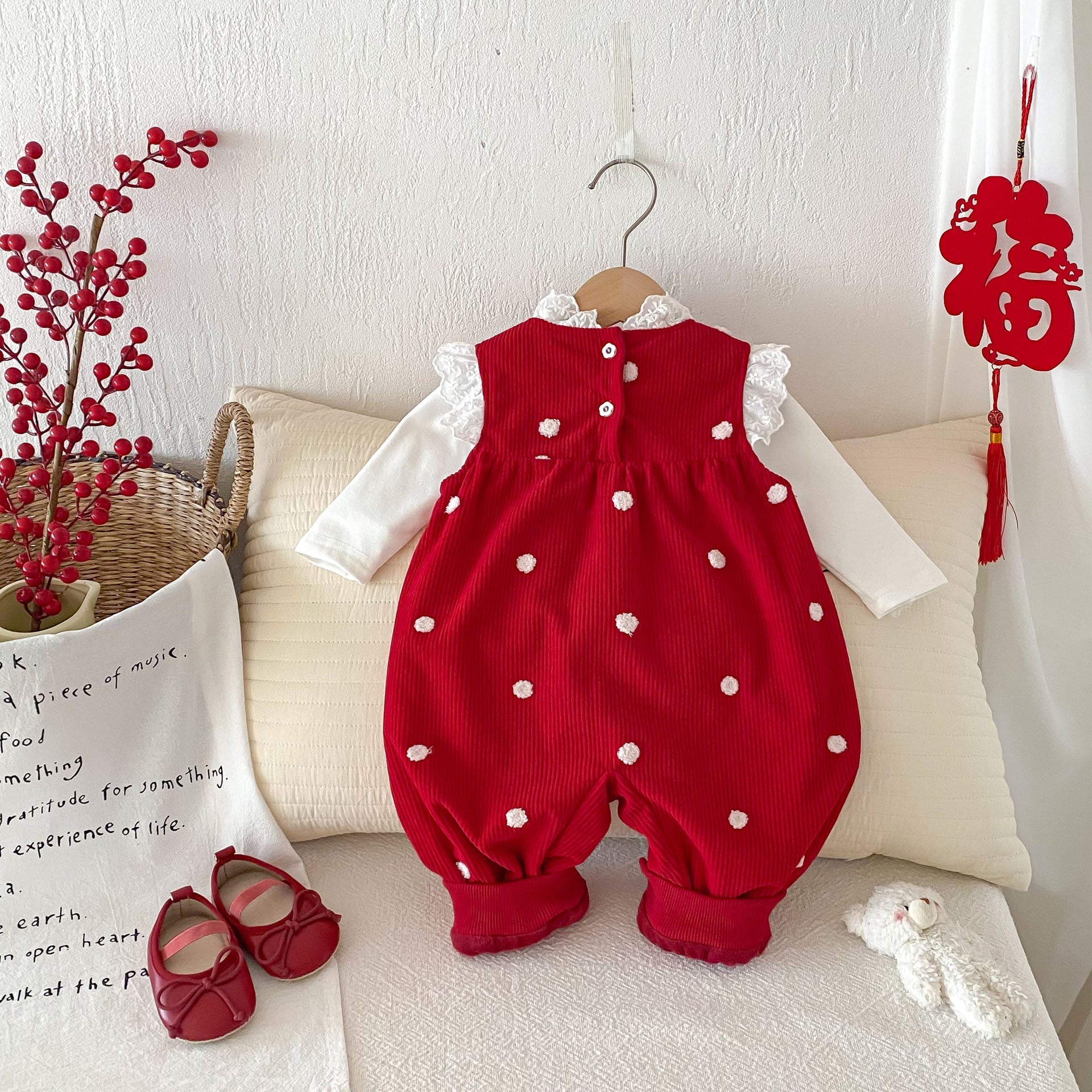 Sping and Winter Arrival Baby Cute Polka Dots Warm Fleece Sleeveless Rompers Vest