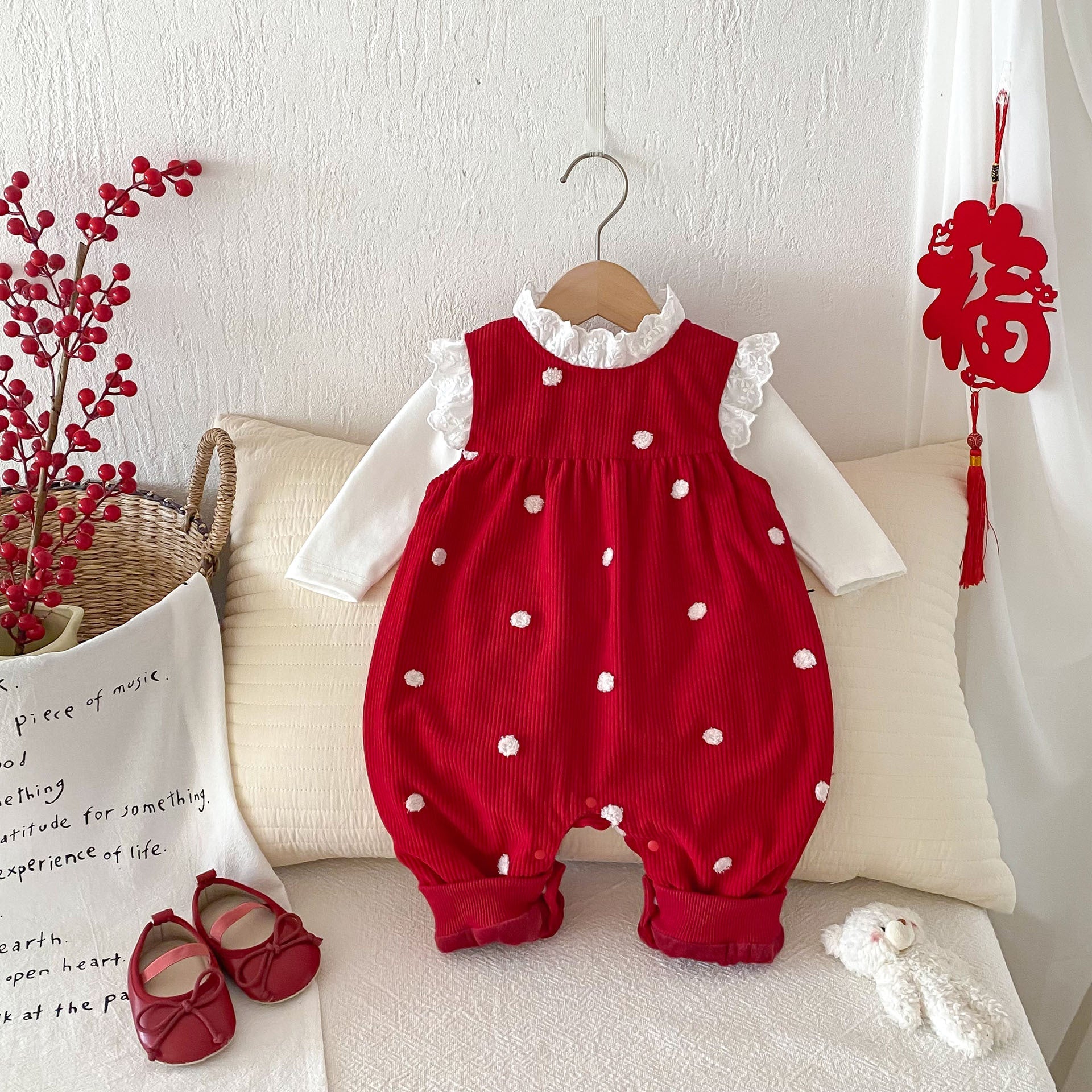 Sping and Winter Arrival Baby Cute Polka Dots Warm Fleece Sleeveless Rompers Vest